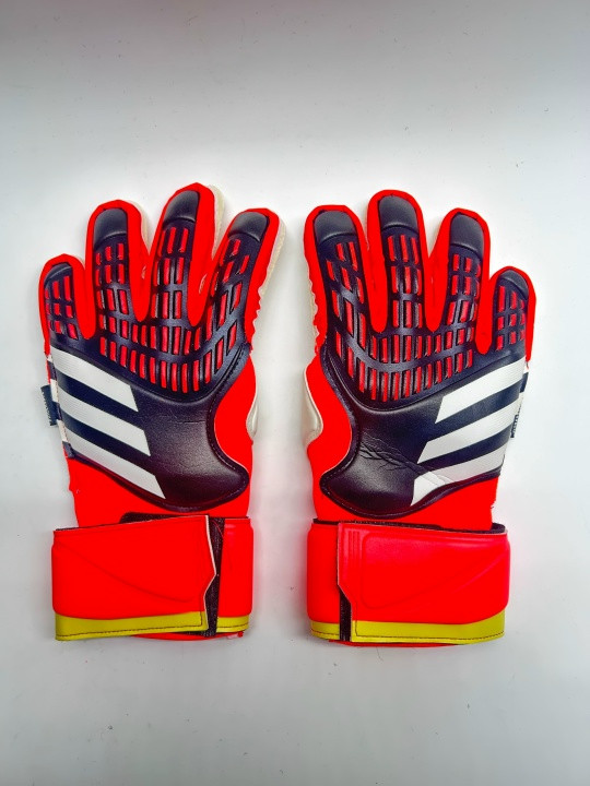 Детские вратарские перчатки Adidas Predator Match IQ4036
